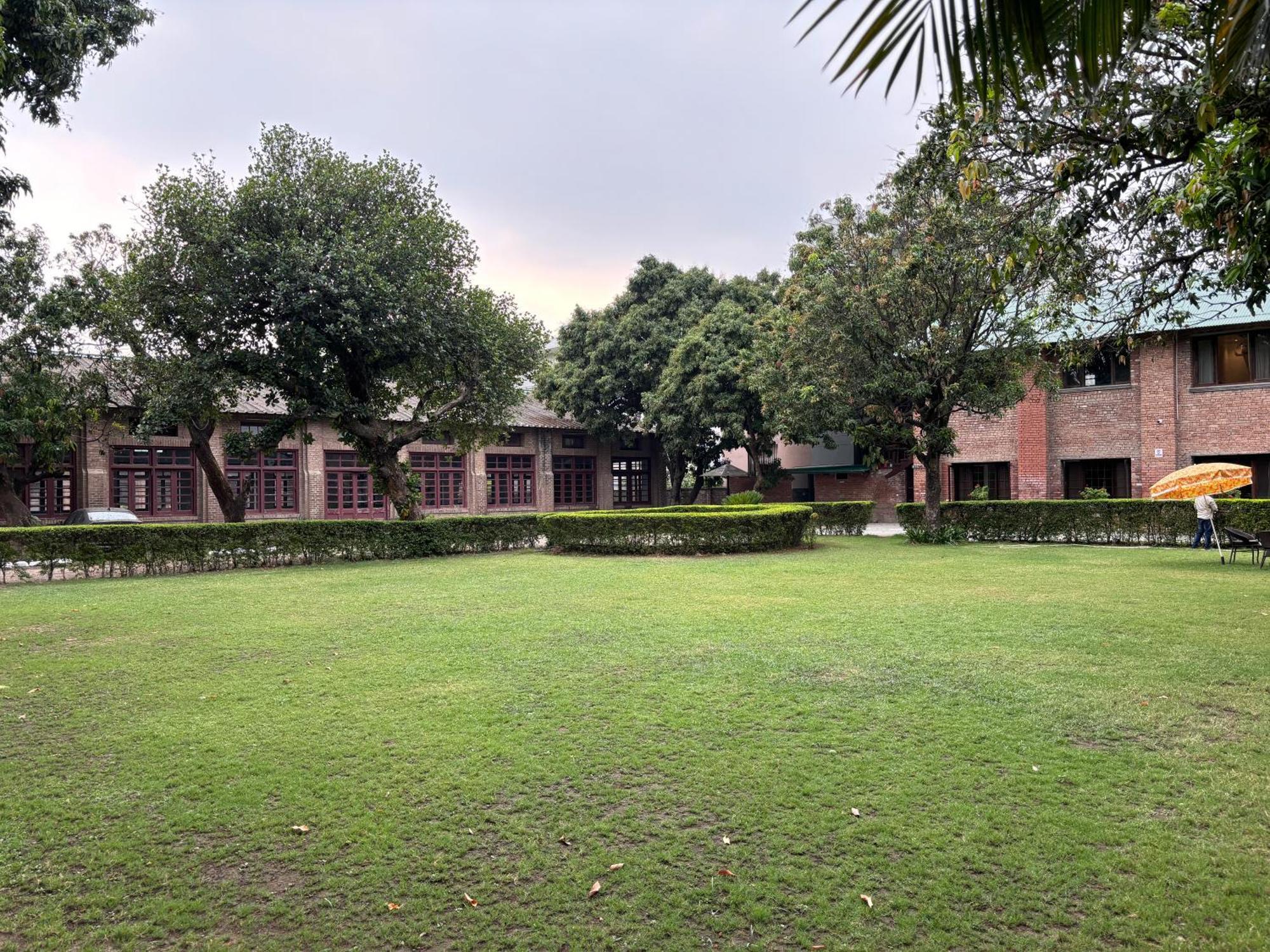 Bed and Breakfast The Cocoon Dehradun Exterior foto