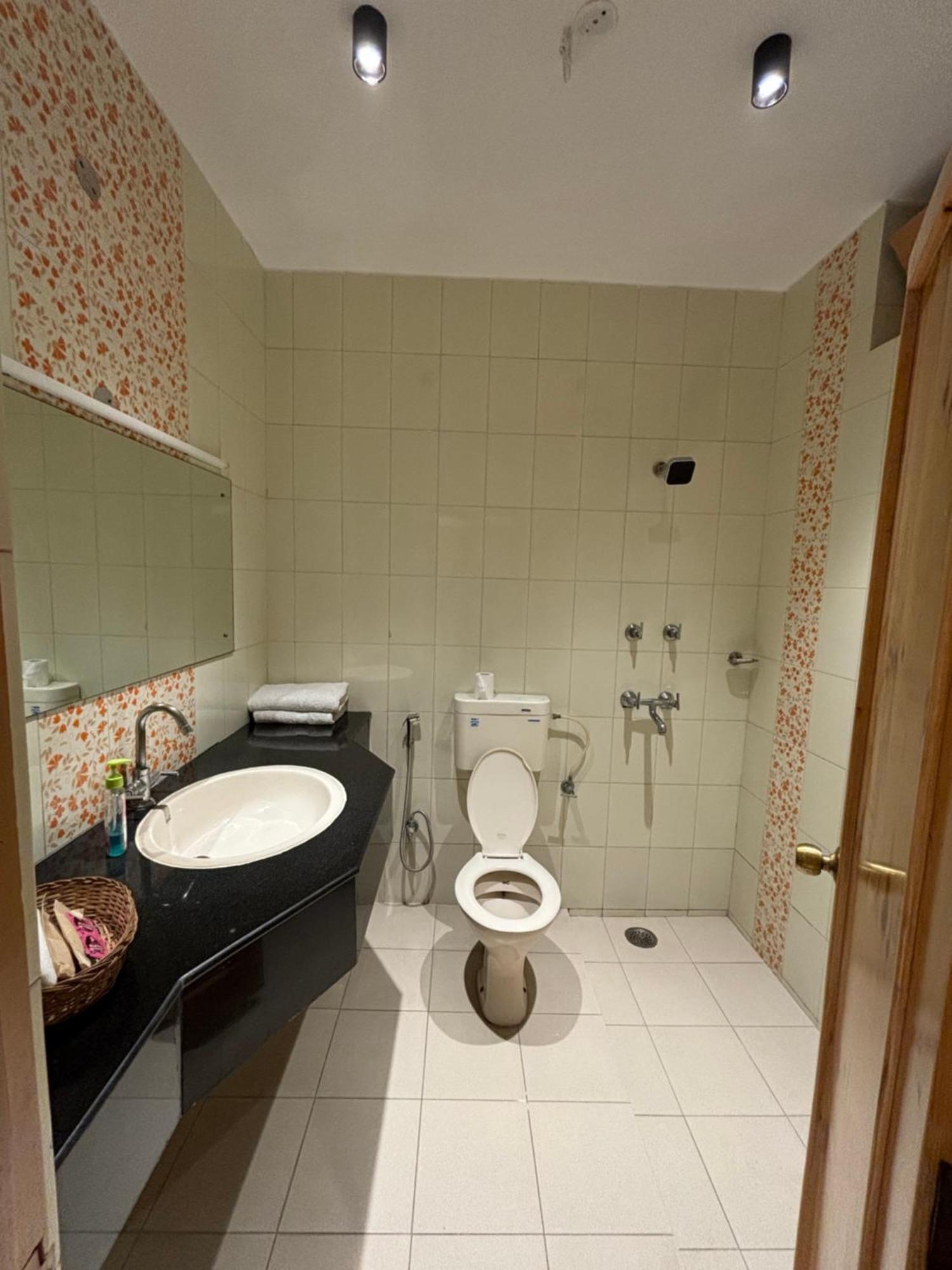 Bed and Breakfast The Cocoon Dehradun Exterior foto